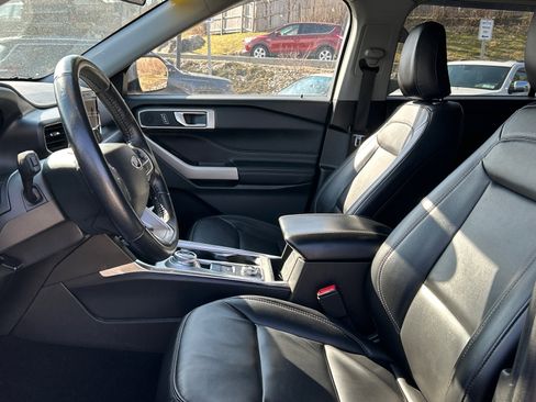 Used 2023 Ford Explorer XLT w/ Equipment Group 202A image 10