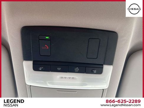 Used 2023 Nissan Rogue SV image 31