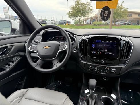 Used 2023 Chevrolet Traverse LT AWD/4WD image 14