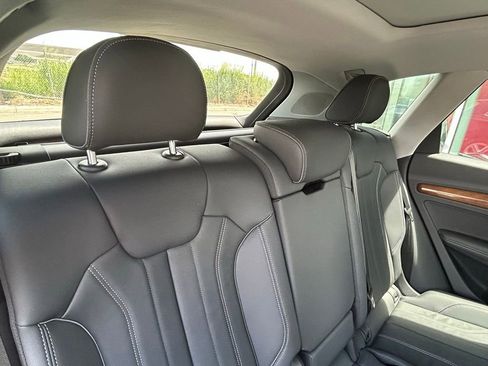 Used 2024 Audi Q5 e Premium Plus w/ Premium Plus Package image 41