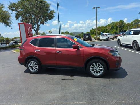 Certified 2019 Nissan Rogue SV FWD image 2
