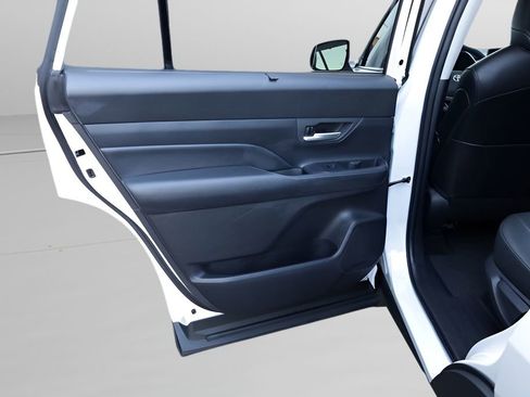 Certified 2024 Toyota Grand Highlander XLE image 16