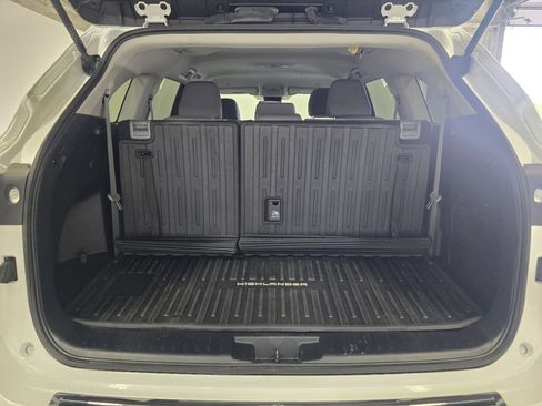 Used 2023 Toyota Highlander L FWD image 16