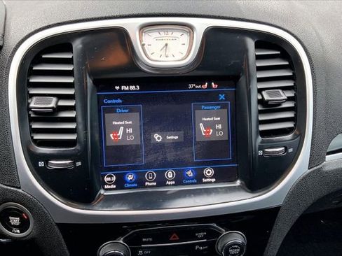 Used 2023 Chrysler 300 Touring L image 36