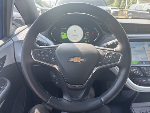 Used 2020 Chevrolet Bolt Premier w/ Infotainment Package FWD image 17