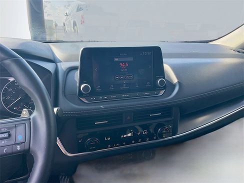 Used 2024 Nissan Rogue SV w/ SV Premium Package image 14