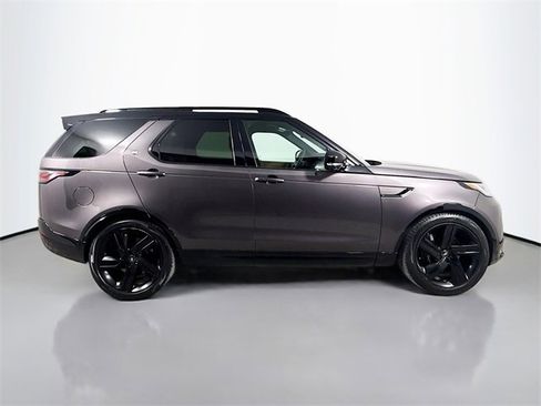 Used 2023 Land Rover Discovery Metropolitan Edition image 4