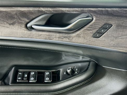 Used 2022 Jeep Grand Cherokee Overland image 26