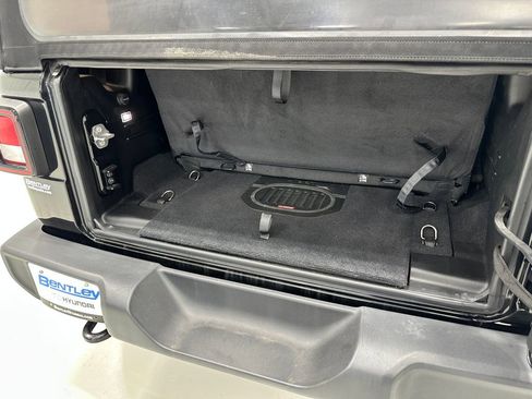 Used 2021 Jeep Wrangler Sport S image 15