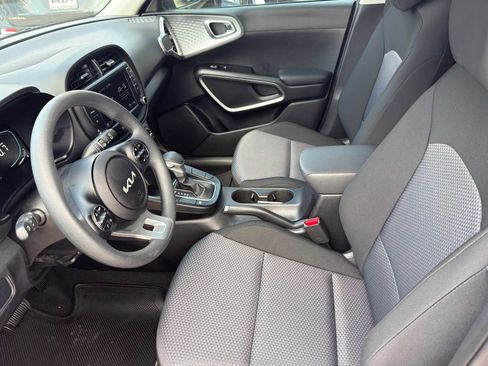 Certified 2025 Kia Soul LX w/ LX Technology Package FWD image 11