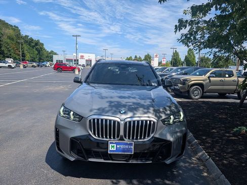 Used 2024 BMW X5 xDrive40i w/ M Sport Package AWD/4WD image 11