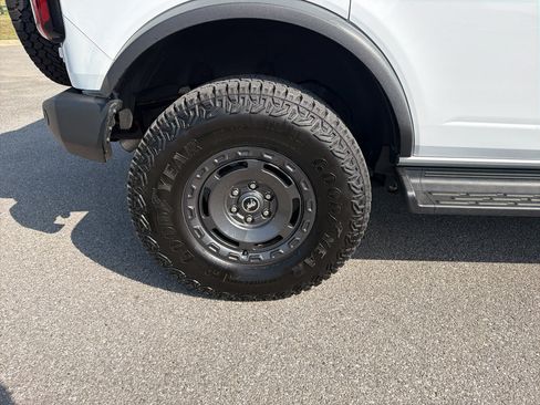 Certified 2025 Ford Bronco Outer Banks w/ Sasquatch Package AWD/4WD image 32