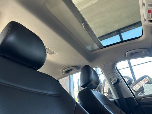Used 2019 Volkswagen Golf SE w/ Driver Assistance Package FWD image 17