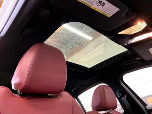 Used 2025 BMW 330i Sedan w/ M Sport Package RWD image 24