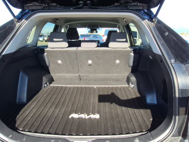 Used 2020 Toyota RAV4 XLE AWD/4WD image 14