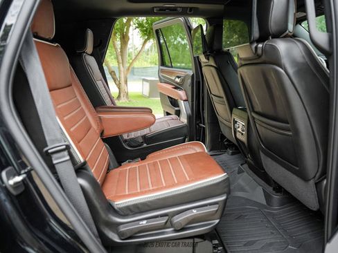 Used 2024 GMC Yukon Denali Ultimate w/ LPO, Floor Liner Package AWD/4WD image 32