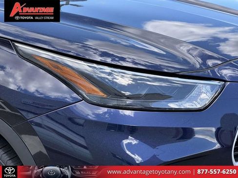 Used 2023 Toyota Highlander XLE AWD/4WD image 12