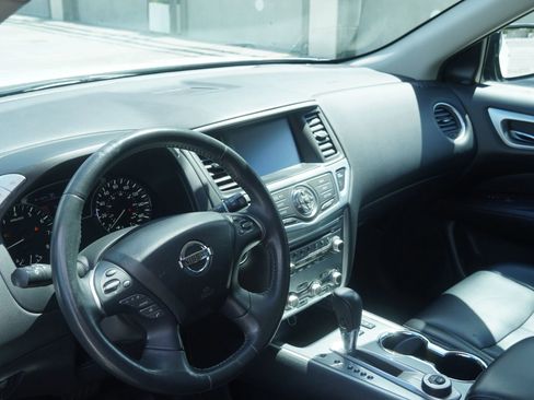 Used 2017 Nissan Pathfinder SL image 6