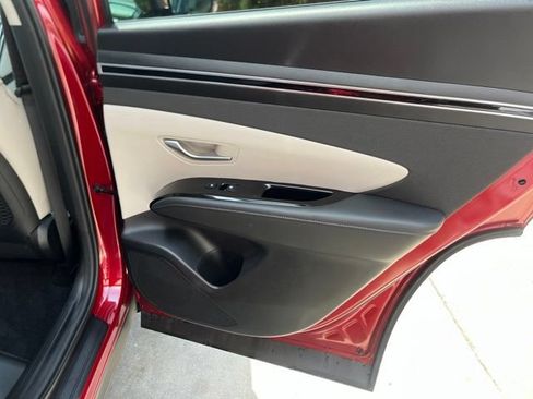 Used 2024 Hyundai Tucson Limited FWD image 16