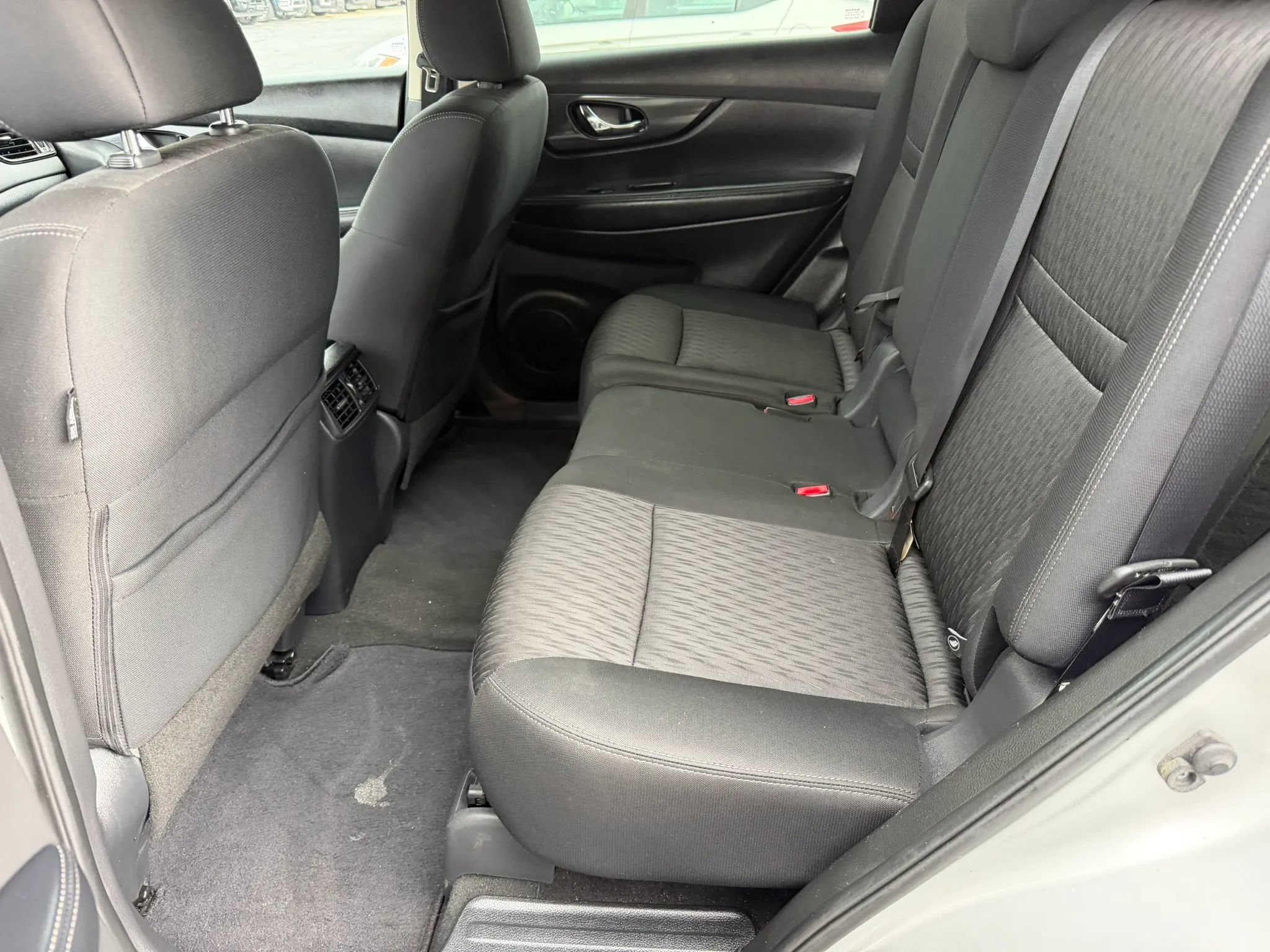 Used 2019 Nissan Rogue SV FWD image 11