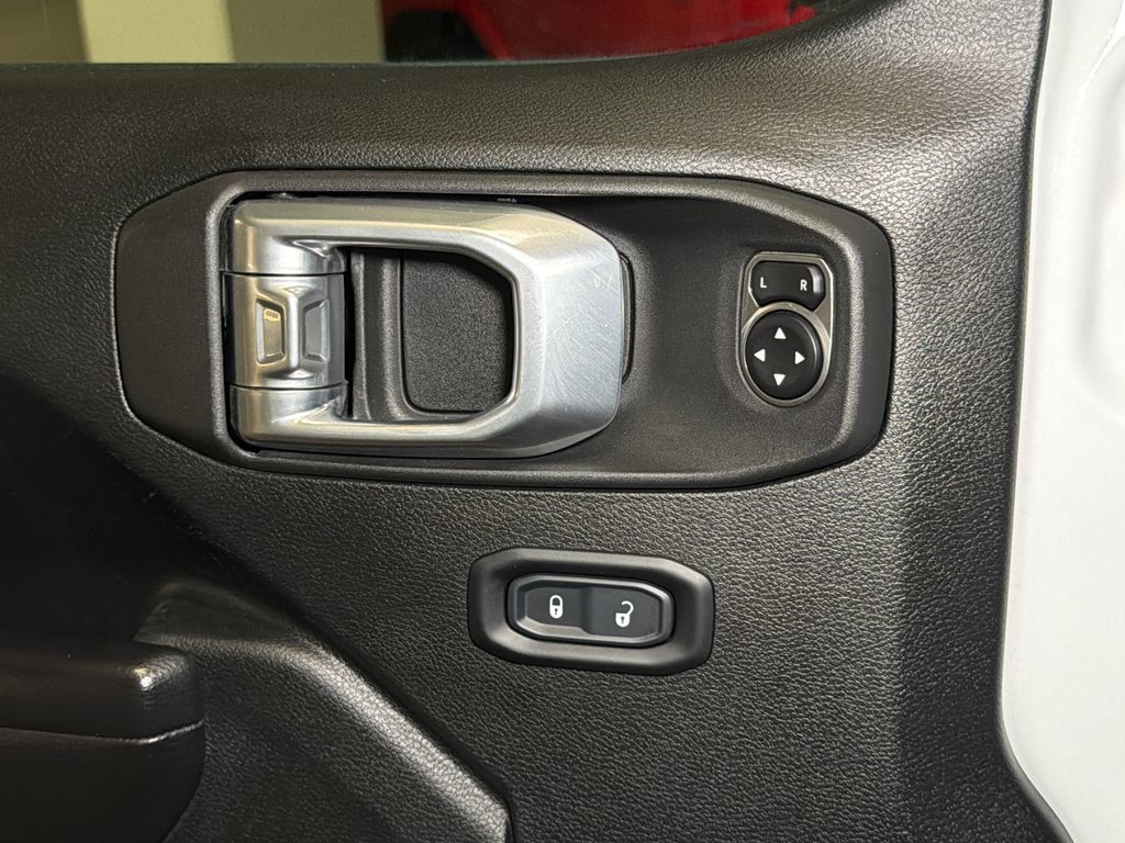 Used 2021 Jeep Wrangler Unlimited Rubicon AWD/4WD image 18
