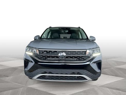 Certified 2023 Volkswagen Taos SE FWD image 3