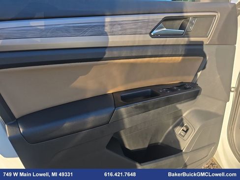 Used 2020 Volkswagen Atlas Cross Sport SE w/ Towing Package image 28