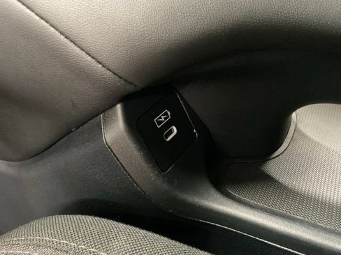 Certified 2024 Honda HR-V LX image 21