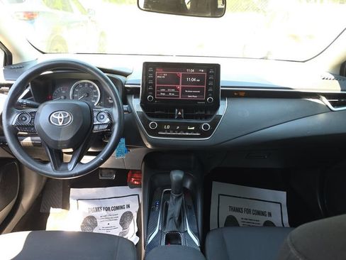 Used 2021 Toyota Corolla LE FWD image 24