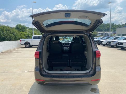 Used 2018 Kia Sedona LX w/ LX Essentials Premium Package FWD image 18