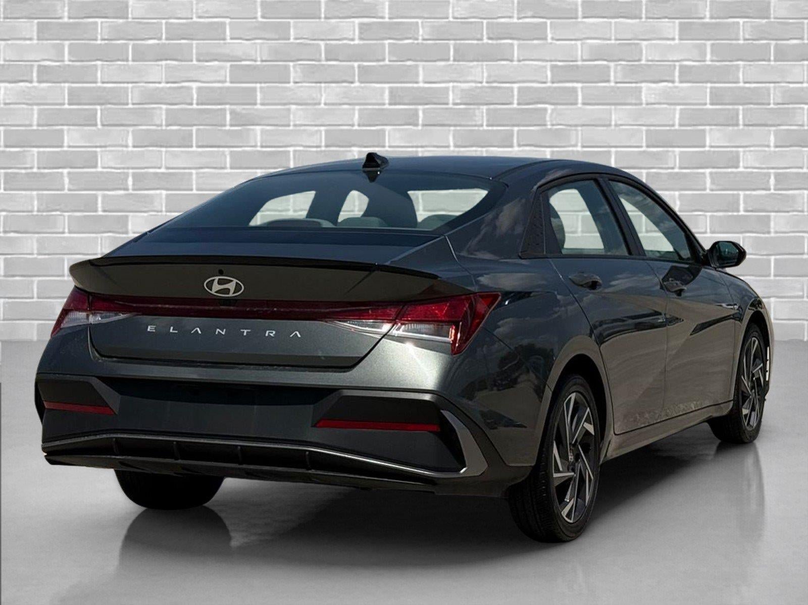 Used 2025 Hyundai Elantra Sport FWD image 5