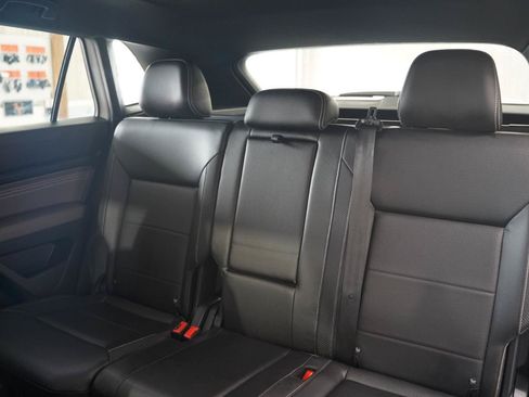 Used 2021 Volkswagen Atlas Cross Sport SE w/ Panoramic Sunroof Package FWD image 34