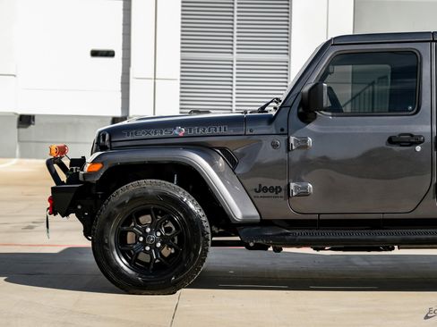 Used 2024 Jeep Gladiator Sport image 6