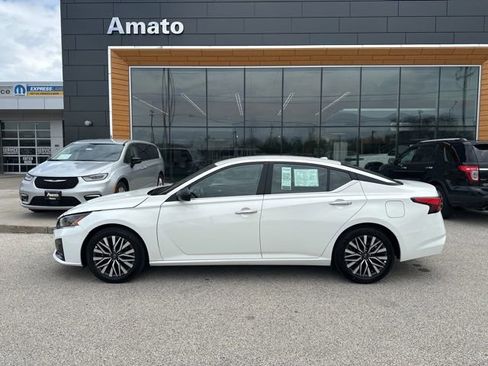 Used 2025 Nissan Altima 2.5 SV FWD image 9