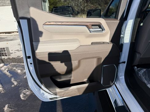 New 2026 GMC Sierra 1500 SLT w/ SLT Premium Package image 17