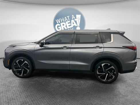 Used 2022 Mitsubishi Outlander SE image 7