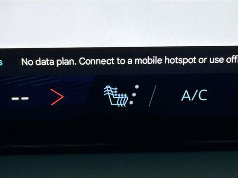 Used 2025 Chevrolet Traverse LT image 16