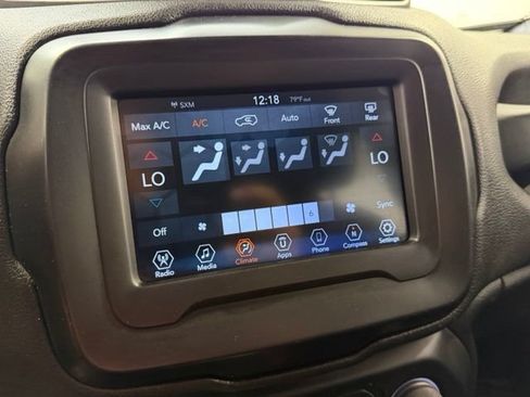 Used 2018 Jeep Renegade Latitude FWD image 18