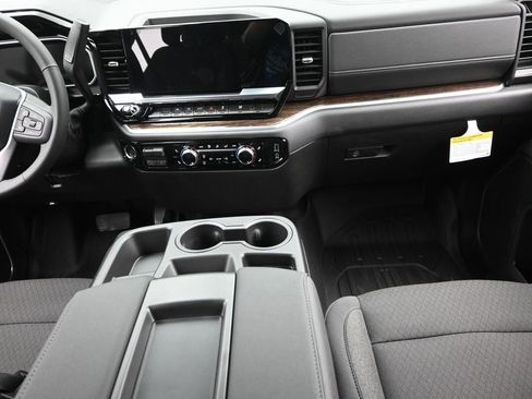 New 2026 GMC Sierra 1500 SLE w/ Preferred Package image 12