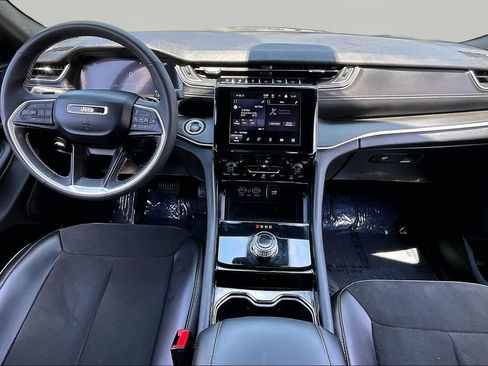 Used 2023 Jeep Grand Cherokee Altitude AWD/4WD image 9