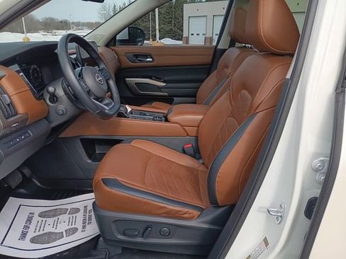 Used 2023 Nissan Pathfinder Platinum image 22