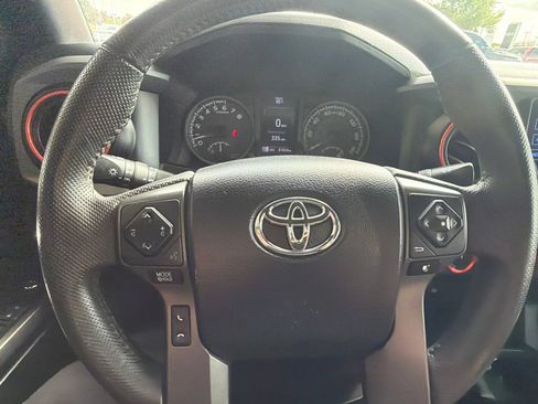 Used 2017 Toyota Tacoma TRD Off-Road w/ Tow Package (A/T) AWD/4WD image 24