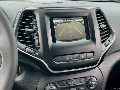 Used 2021 Jeep Cherokee Latitude Lux w/ Sun & Sound Group AWD/4WD image 13
