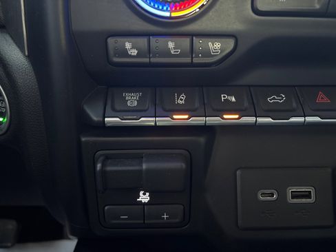 Used 2020 GMC Sierra 2500 Denali w/ Denali Ultimate Package image 22