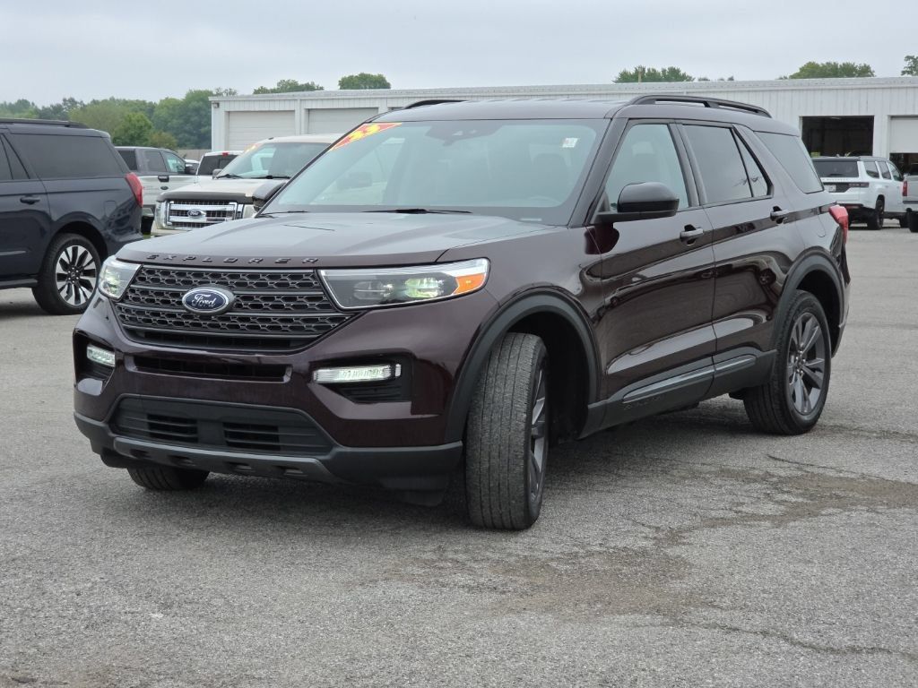 Used 2023 Ford Explorer XLT w/ Equipment Group 202A AWD/4WD image 3