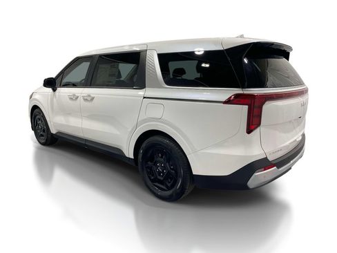 New 2026 Kia Carnival FWD image 2