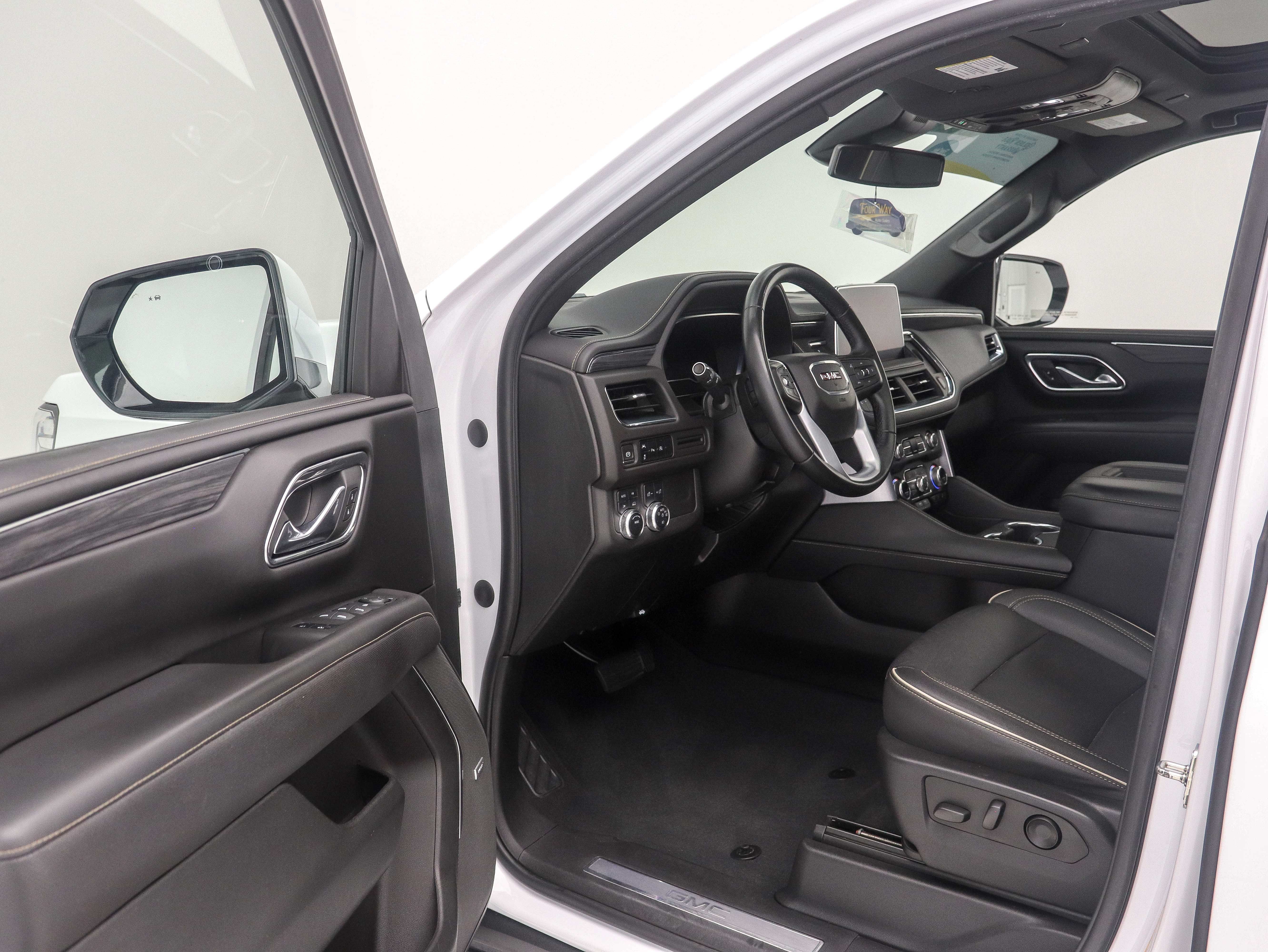 Used 2023 GMC Yukon XL SLT AWD/4WD image 12