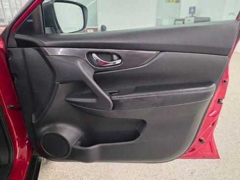 Used 2017 Nissan Rogue SV AWD/4WD image 30