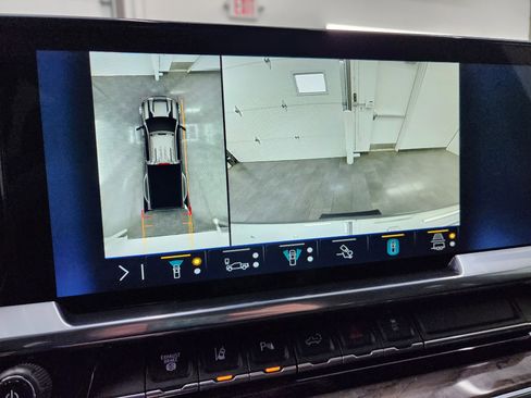 Used 2024 Chevrolet Silverado 3500 LTZ w/ LTZ Convenience Package image 16