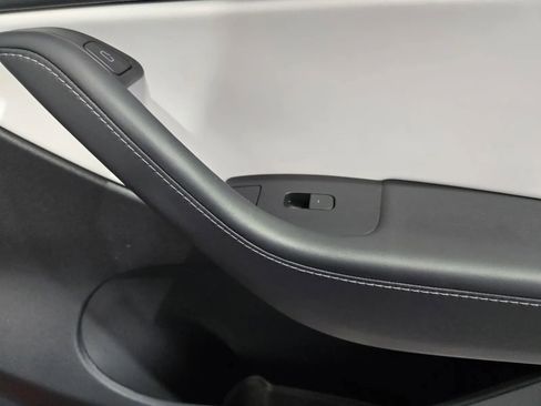 Used 2022 Tesla Model Y Long Range AWD/4WD image 6